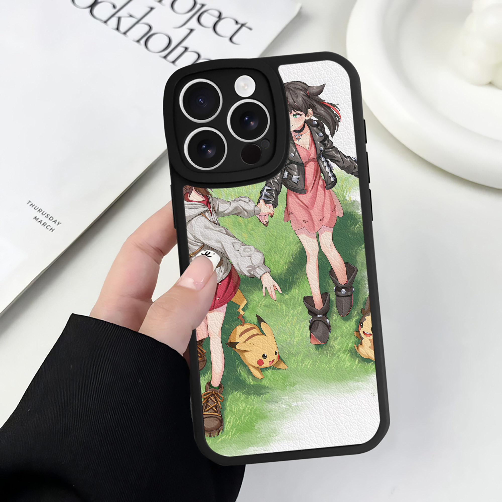 （画像用） ポケットモンスター Pokémon 【iPhone 16シリーズ対応】シリコンスマホケース（レザー調） 材質：シリコン